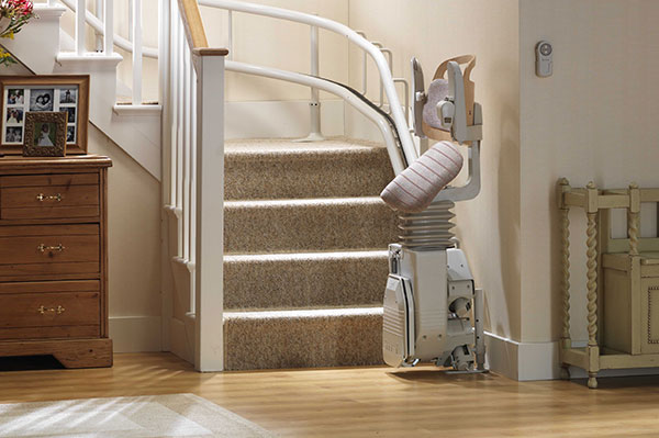 Stannah Sadler επιλογή για στενές σκάλες